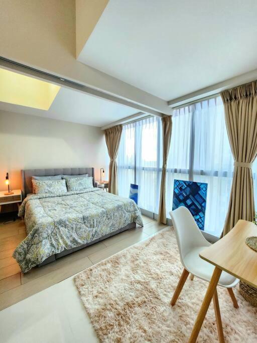 Cosy Executive 1 Bedroom Uptown Parksuites Ultra Fast Internet Manila Exterior photo