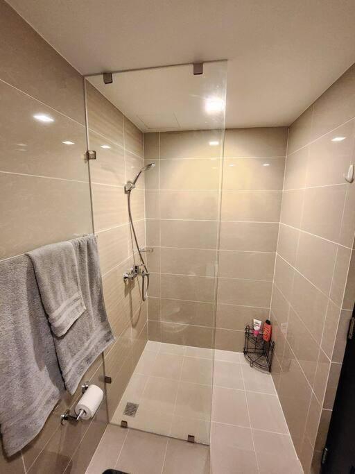 Cosy Executive 1 Bedroom Uptown Parksuites Ultra Fast Internet Manila Exterior photo