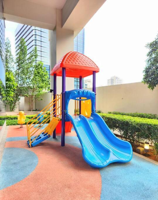 Cosy Executive 1 Bedroom Uptown Parksuites Ultra Fast Internet Manila Exterior photo