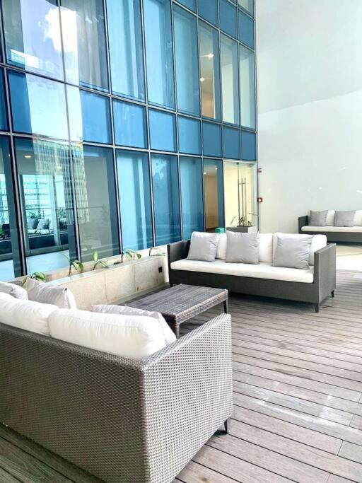 Cosy Executive 1 Bedroom Uptown Parksuites Ultra Fast Internet Manila Exterior photo