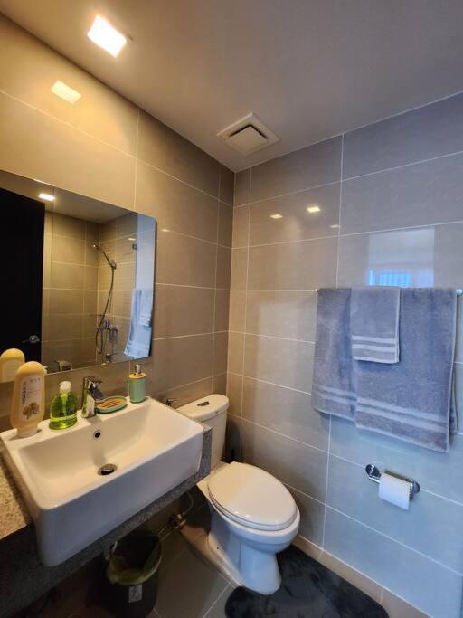 Cosy Executive 1 Bedroom Uptown Parksuites Ultra Fast Internet Manila Exterior photo
