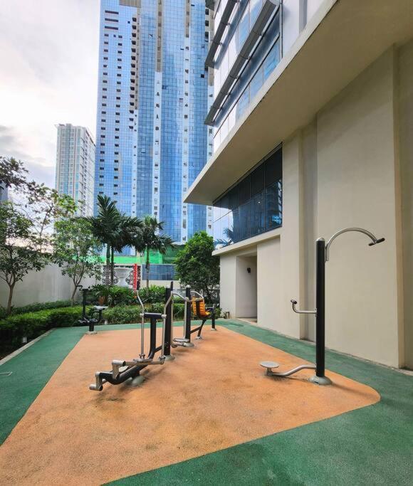 Cosy Executive 1 Bedroom Uptown Parksuites Ultra Fast Internet Manila Exterior photo