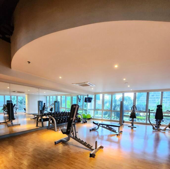 Cosy Executive 1 Bedroom Uptown Parksuites Ultra Fast Internet Manila Exterior photo