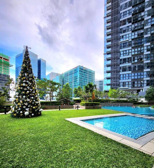 Cosy Executive 1 Bedroom Uptown Parksuites Ultra Fast Internet Manila Exterior photo