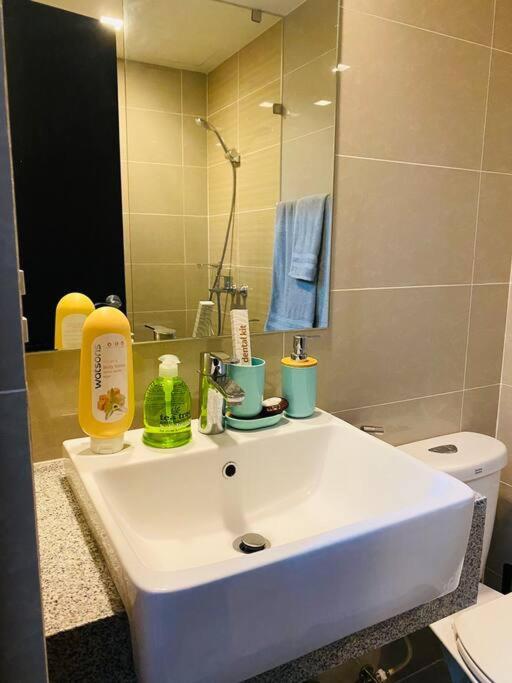 Cosy Executive 1 Bedroom Uptown Parksuites Ultra Fast Internet Manila Exterior photo