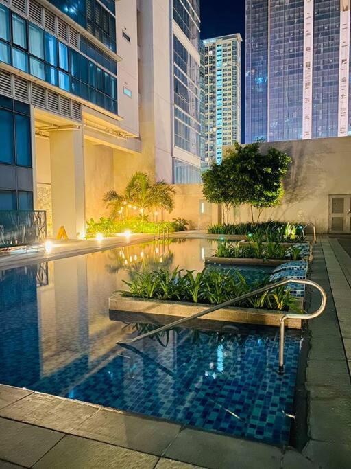 Cosy Executive 1 Bedroom Uptown Parksuites Ultra Fast Internet Manila Exterior photo